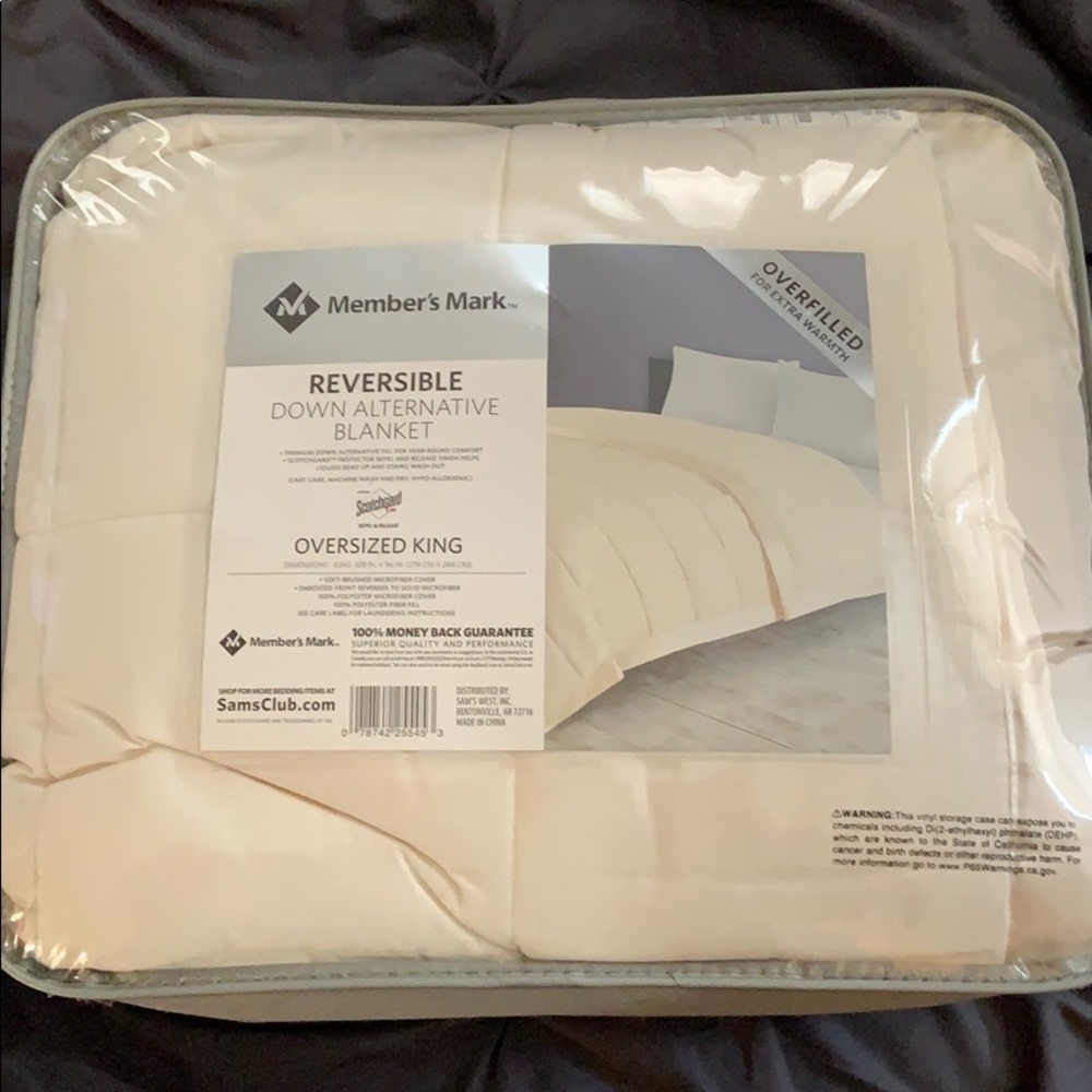 Reversible down alternative blanket